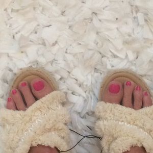 Altered State fuzzy sandals size 10🎀